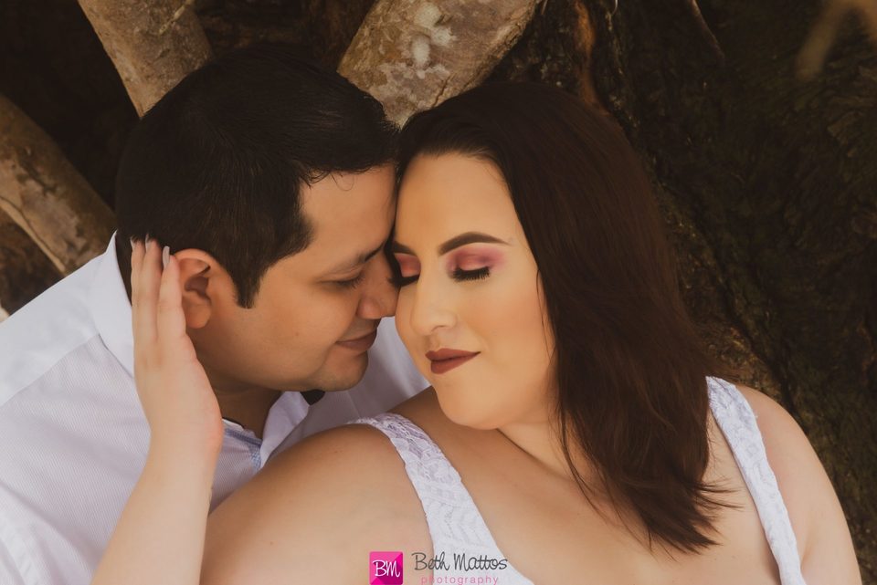 Ensaio romântico e divertido com chuva na praia do japonês em Manaus -AM - Natália e Arthur 