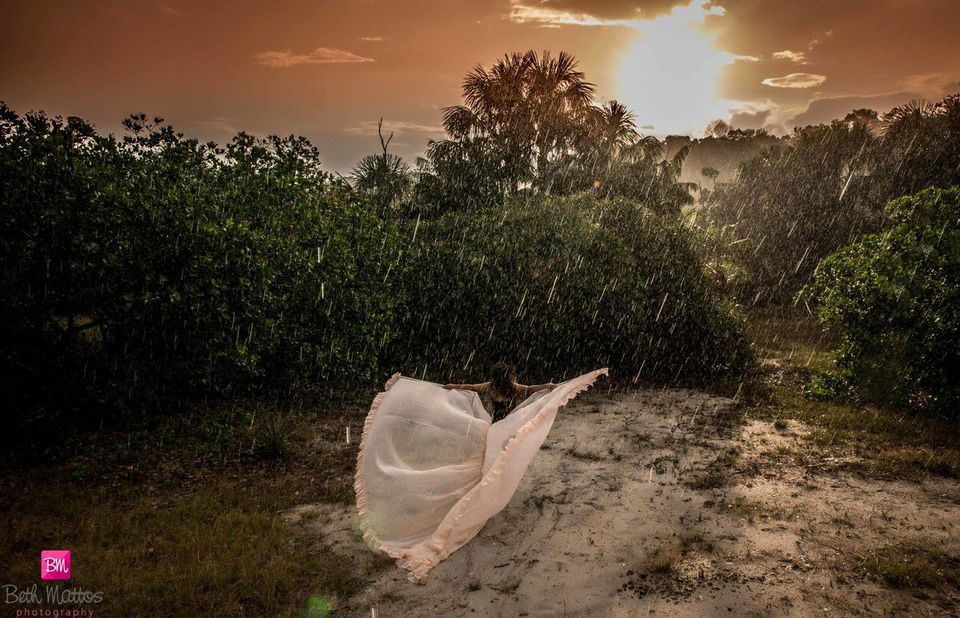 Ensaio Artístico na Estrada - Por natureza,mulher.