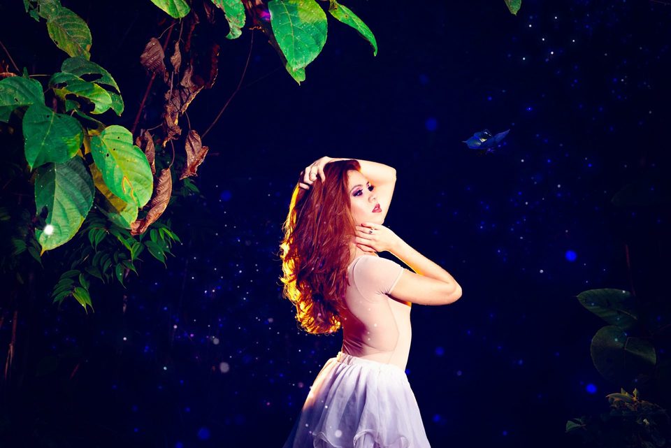 A mulher Ruiva por Viviana Lins